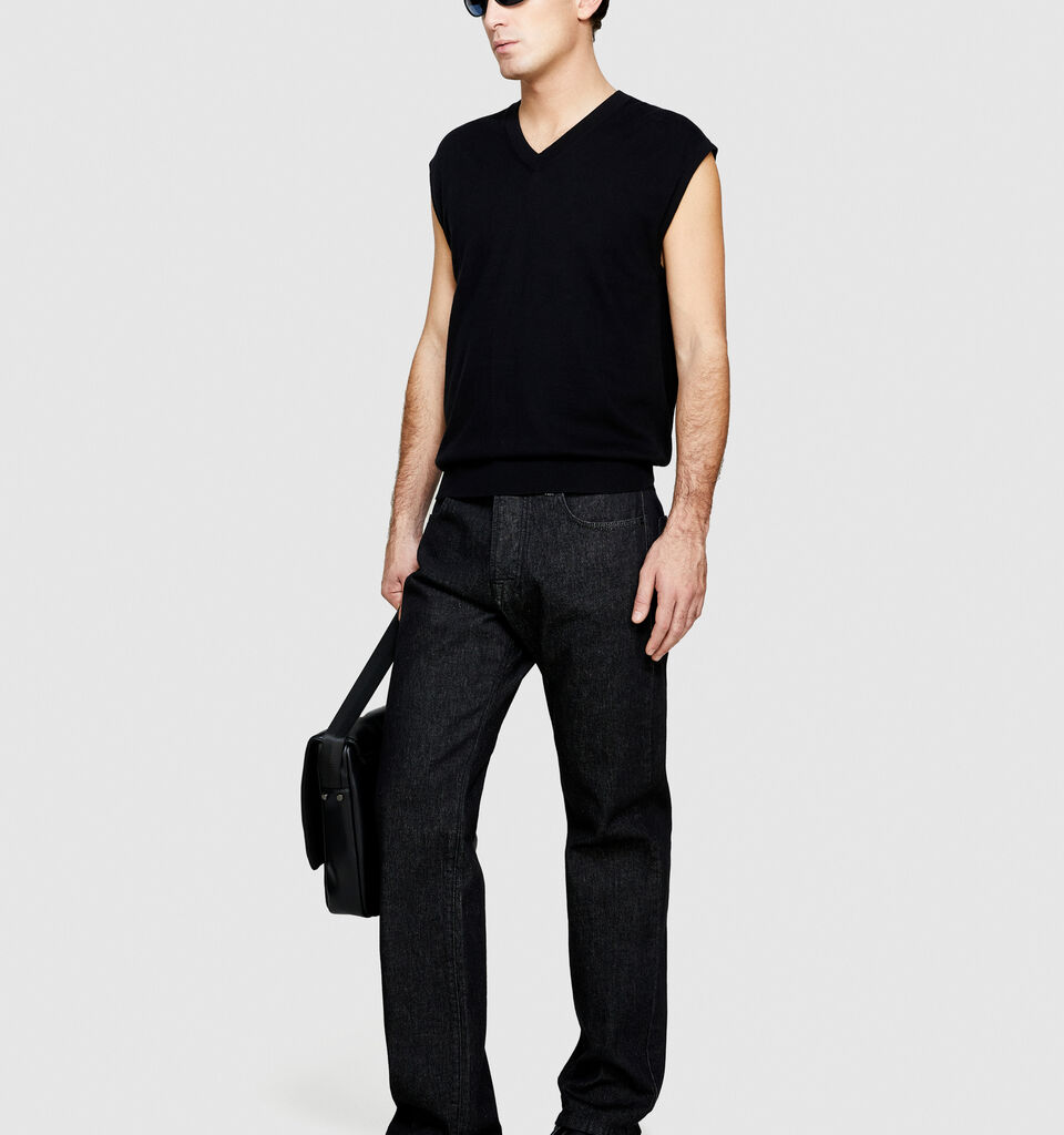 Knit vests - men's v-neck sweaters - Black | Sisley image number 2